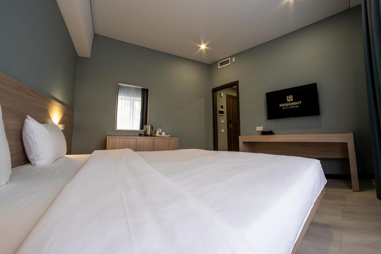 Resident Hotel Kazybek Bi Almaty Exterior photo