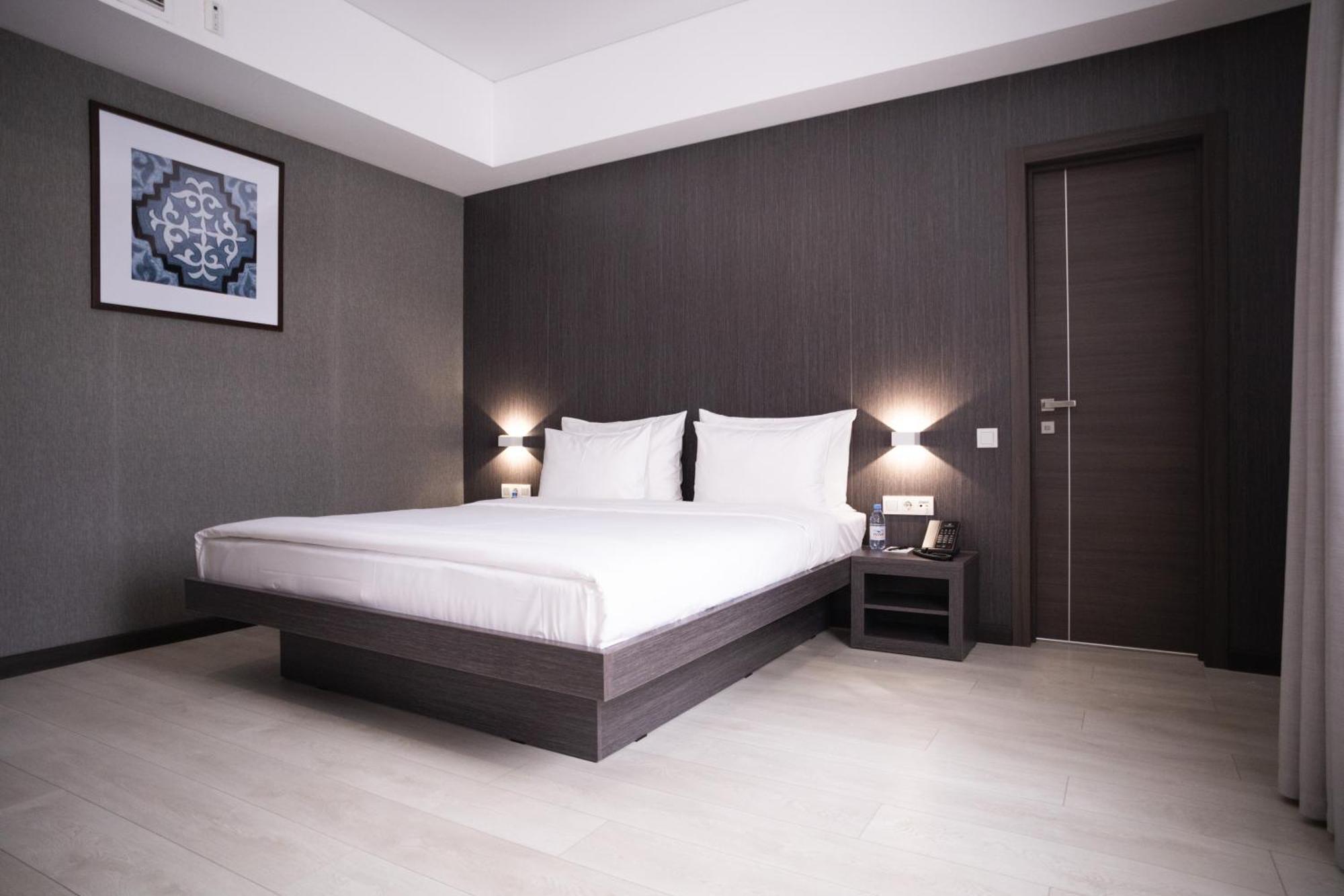 Resident Hotel Kazybek Bi Almaty Exterior photo