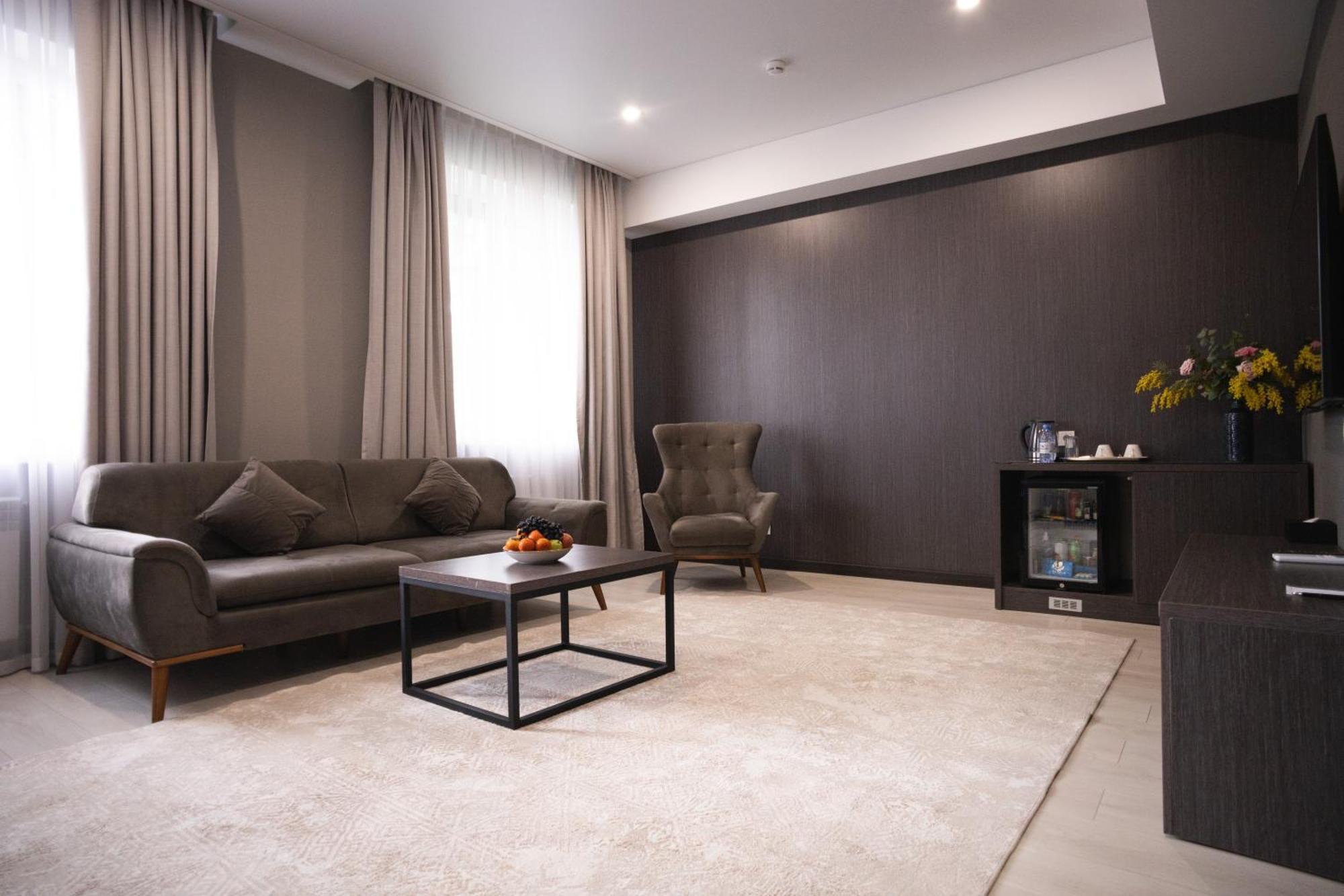 Resident Hotel Kazybek Bi Almaty Exterior photo