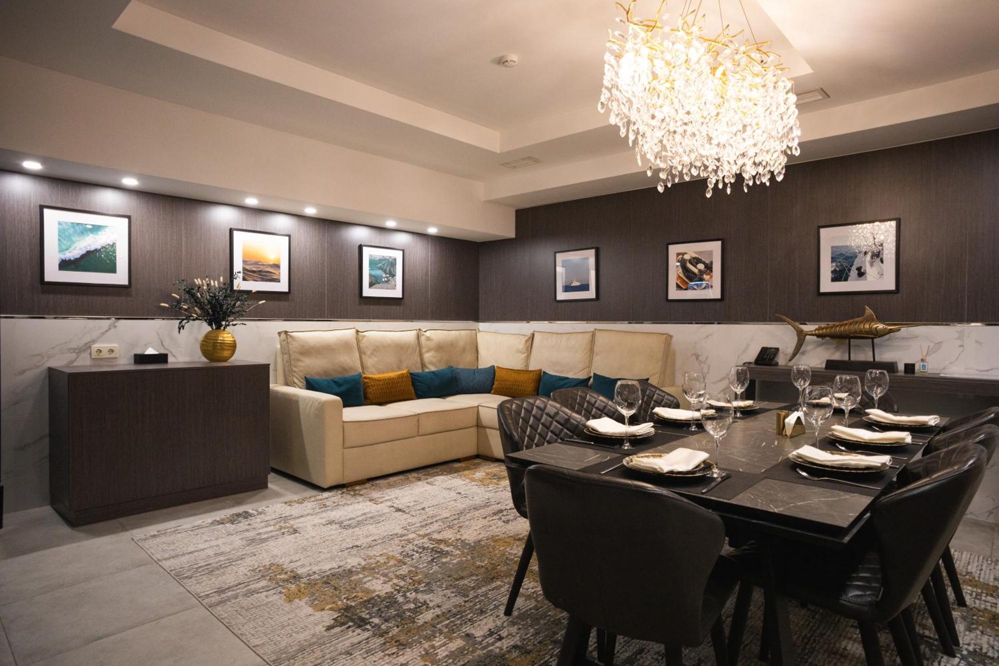 Resident Hotel Kazybek Bi Almaty Exterior photo